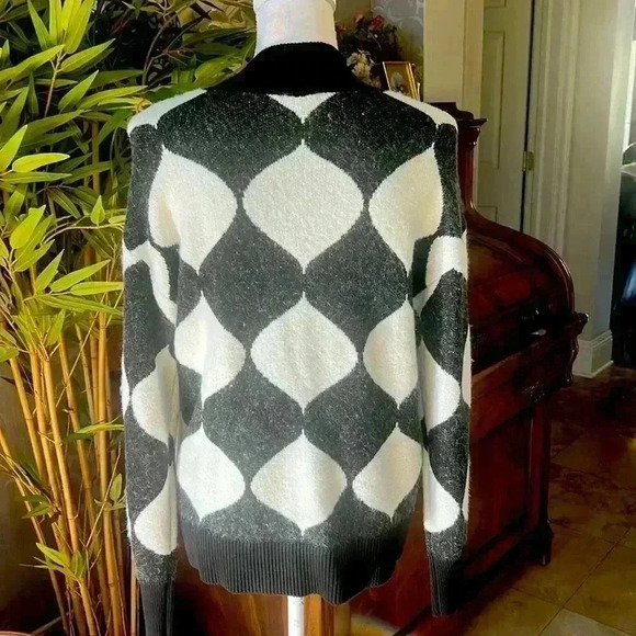 Ann Taylor Factory Sweater. NWT. Size Medium. Black and White. Long sleeve soft - Picture 10 of 10